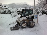 La nostra minipala Bobcat attrezzata anche con forche e benna miscelatrice