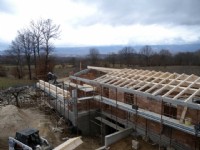 Realizzazione casa con tetto il legno lamellare